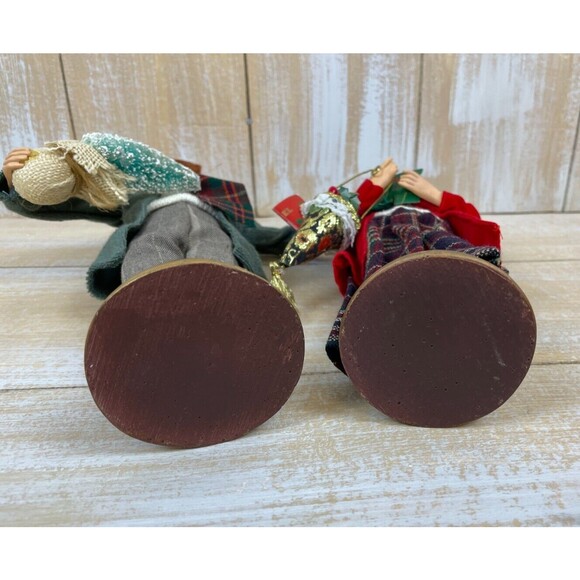 LOT OF 2 CHRISTMAS CAROLERS Man & Woman 12” TALL Good Pre-owned Condition - Picture 8 of 8